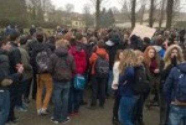 Profanations: des lycéens marchent à Sarre-Union pour dire leur indignation