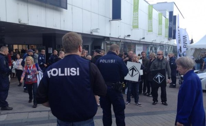 Finlande : heurts au cours d’une marche de néonazis