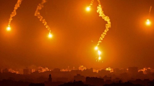 This picture taken from a position near Sderot along the Israeli border with the Gaza Strip on November 5, 2023, shows flares dropped by Israeli forces above the Palestinian enclave amid ongoing battles between Israel and the Palestinian Hamas movement. (Photo by Aris MESSINIS / AFP)