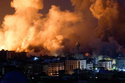 Flames and smoke billow during Israeli strikes in Gaza, October 9, 2023. REUTERS/Mohammed Salem TPX IMAGES OF THE DAY