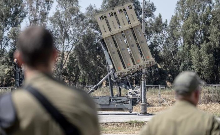 Israël en guerre : un barrage de roquettes du Hezbollah visant une batterie du Dôme de fer près de Tel-Aviv déclenche des sirènes dans le centre d’Israël