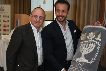 Des rouleaux de la Torah en souvenir des soldats de Tsahal tombés à Gaza durant l’opération  » Bordure Protectrice »