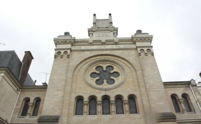 Yvelines : arrêté pour avoir fait semblant de tirer sur les militaires devant la synagogue