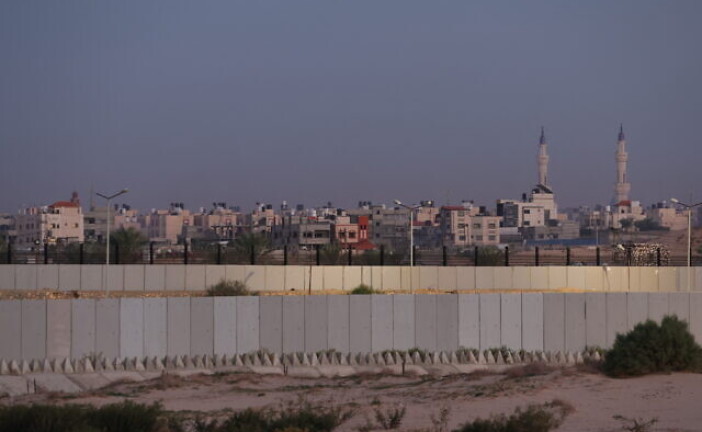 Israël en guerre : les négociateurs des pourparlers sur l’accord de cessez-le-feu à Gaza envisageraient de mettre en place un système de surveillance électronique le long de la frontière entre Gaza et l’Égypte