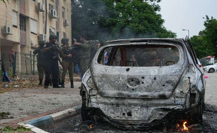 Israël en guerre : le Hezbollah lance 50 roquettes sur Kiryat Shmona au nord d’Israël, de nombreux dégâts causés