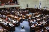 Israël en guerre : la Knesset adopte une loi permettant l’expulsion des membres de la famille de terroristes