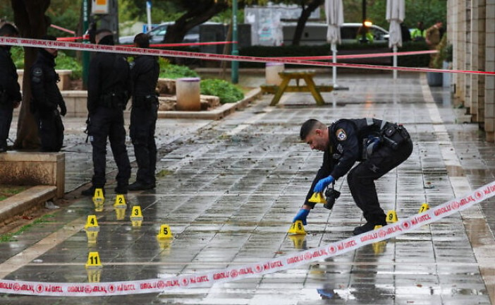 Israël en guerre : une femme âgée assassinée lors d’un attentat à Herzliya, le terroriste neutralisé