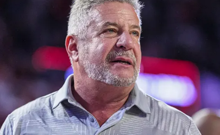 Tigres d’Auburn l’entraîneur de basket-ball masculin Bruce Pearl a envoyé dimanche un message enflammé sur les réseaux sociaux en réponse à une vidéo montrant apparemment des terroristes du Hamas remettant trois otages israéliens à la Croix-Rouge.