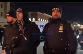 Video New York – Un  propalestinien a tenté d’écraser des Juifs à l’intersection de la 14e Avenue et de la 37e Rue à Boro Park.